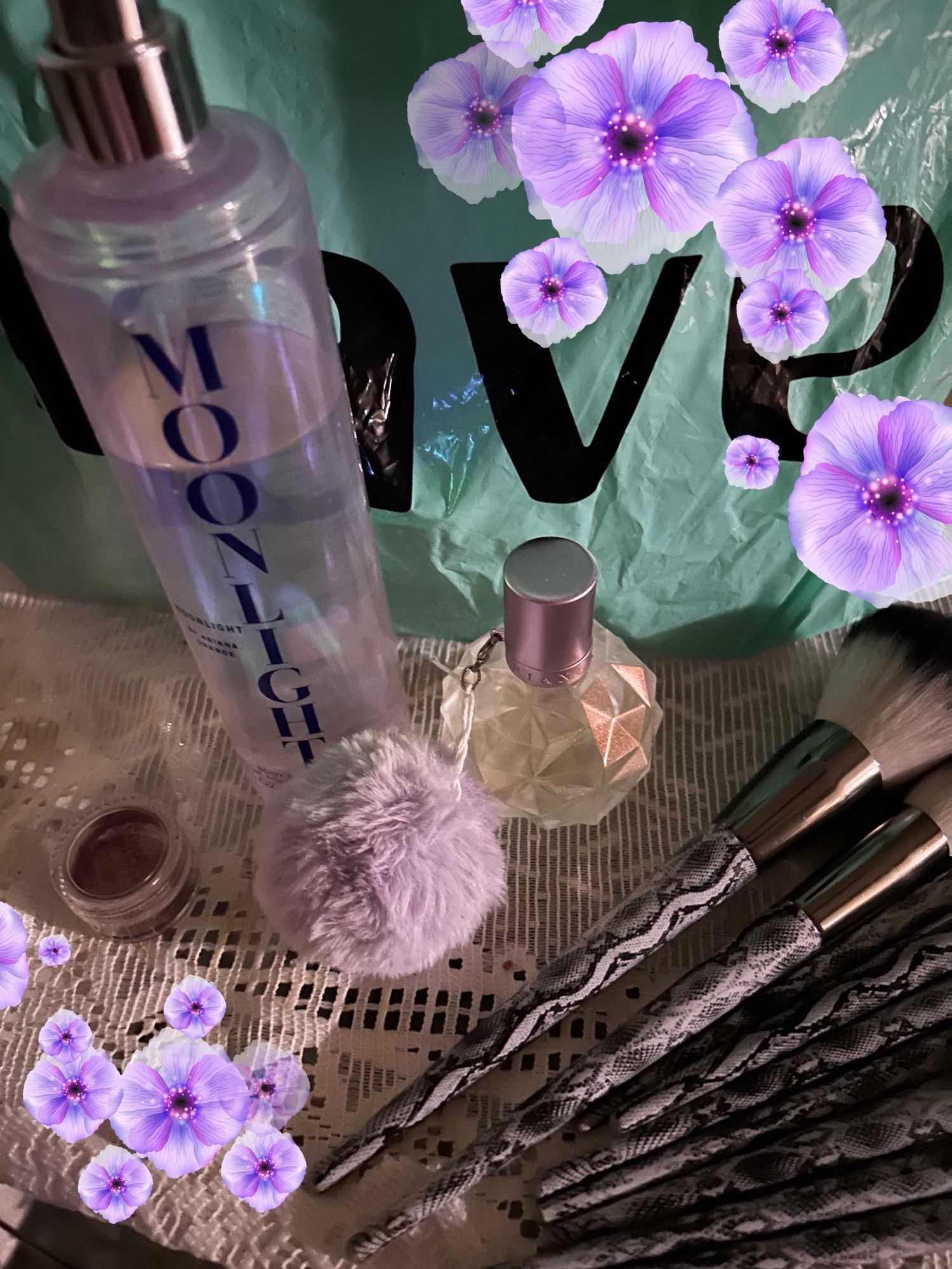Ariana Grande Perfumes & Makeup Brushes bundle $27