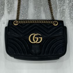 **Black and Gold Purse With Gold Crossbody Chain **