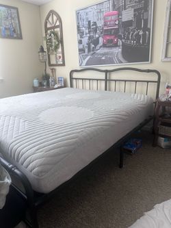 Cali king Black Metal Bed Frame with Mattress