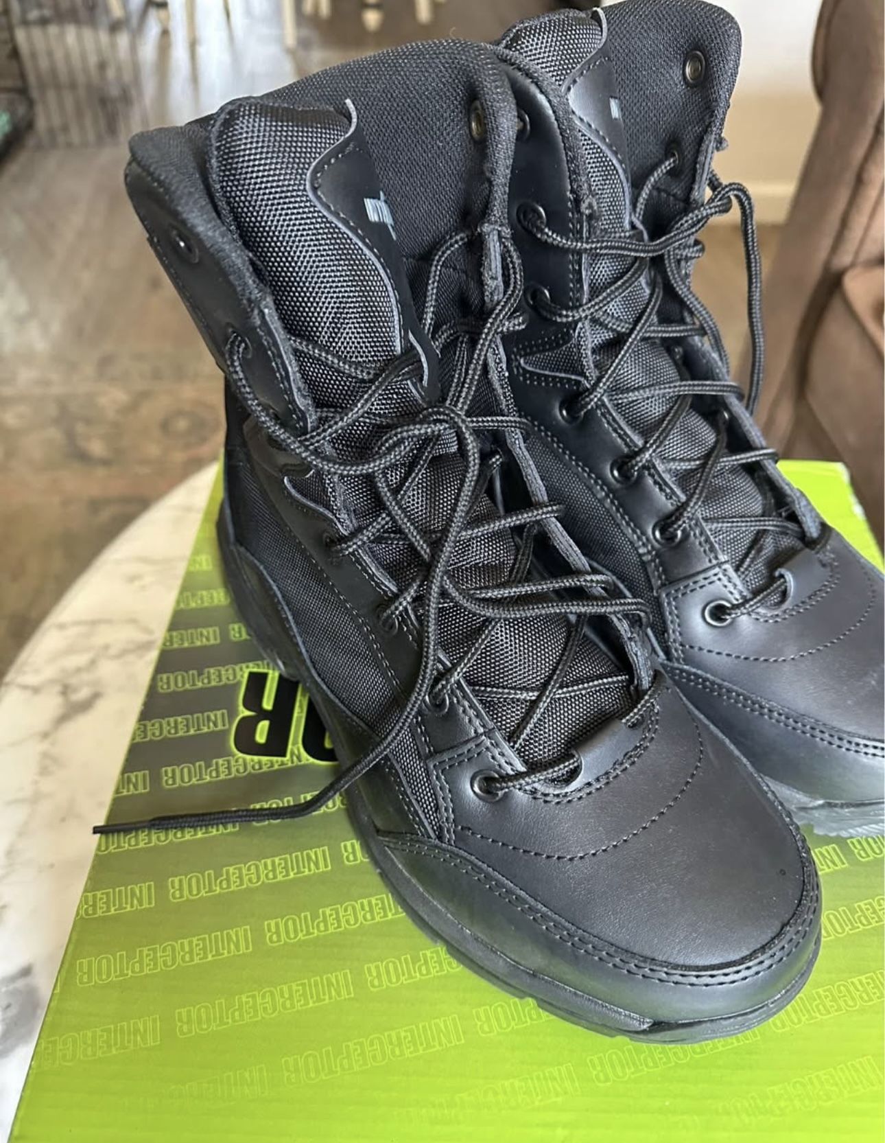 Men’s 7.5 black interceptor force boots