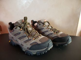 New      Size 9     Walnut Color