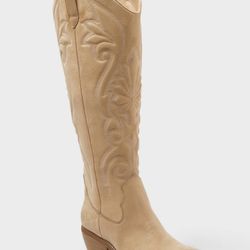 Women’s Boots Size 6