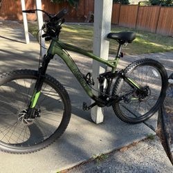 2025 ASCEND LARGE 29” MOUNTAIN BIKE LIKE NEW