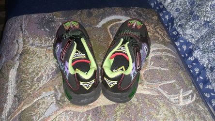 BOY SNICKERS SIZE 11