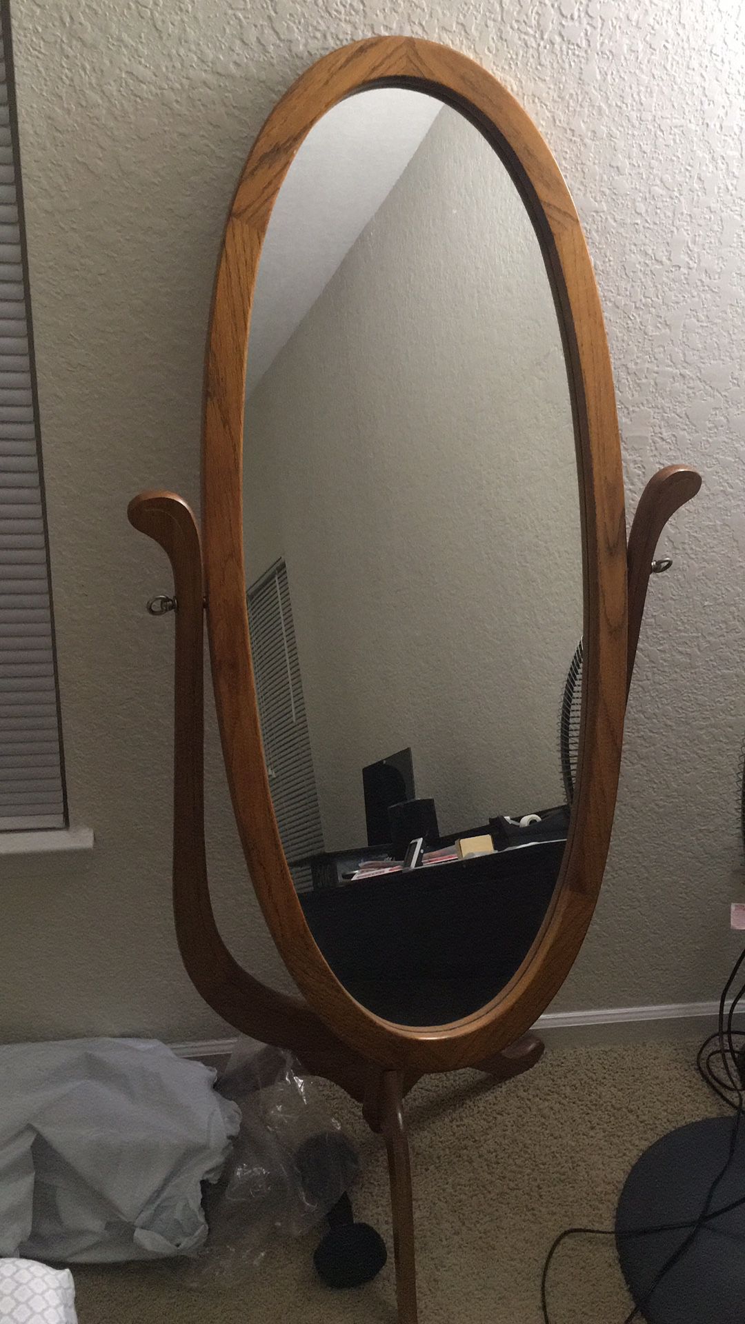 Mirror Stand