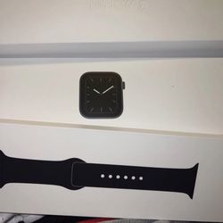 Apple Watch 5 40 mm Aluminum Space Gray