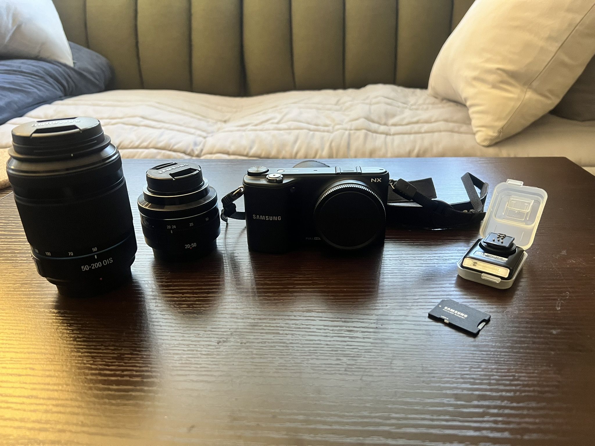 Samsung NX2000 20.3MP Camera
