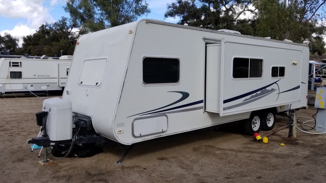 Travel trailer Coachmen Captiva 277TBS