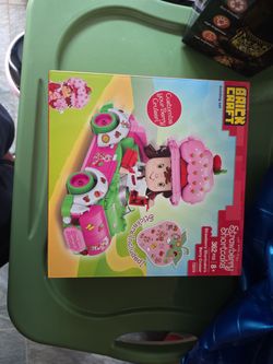 Brick craft strawberry shortcake