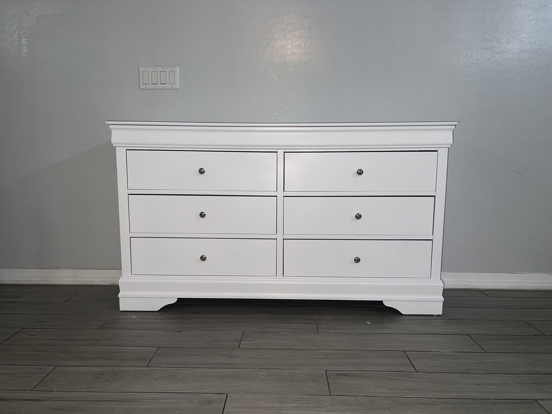 White 6 Drawer Dresser 