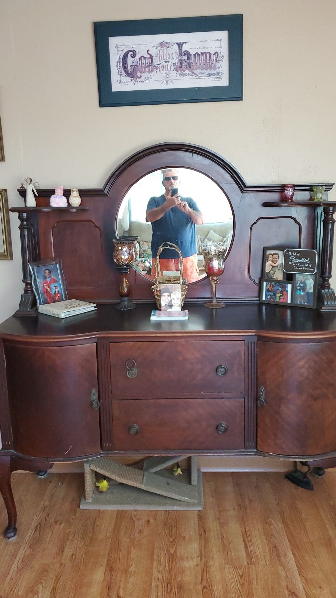 Nice hutch .it was made around 1910 .at that time it was very expensive.a very hard piece to find .700 is a fair number.