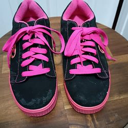 Size 7 Heelys Skate Shoes