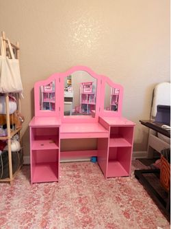 Kids vanity