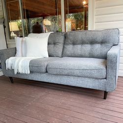 Modern 79’ Sofa Couch / Delivery Available 