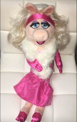 The Muppets Miss Piggy Plush Doll Valentines Day