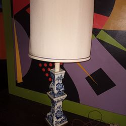 VINTAGE FREDRICK COOPER BLUE & WHITE LAMP