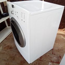ELECTRIC DRYER WHITE ON WHITE WITH 6 MONTHS WARRANTY GENERAL ELECTRIC VERY NICE CLEAN BIGGER TUBE CHECK US OUT 