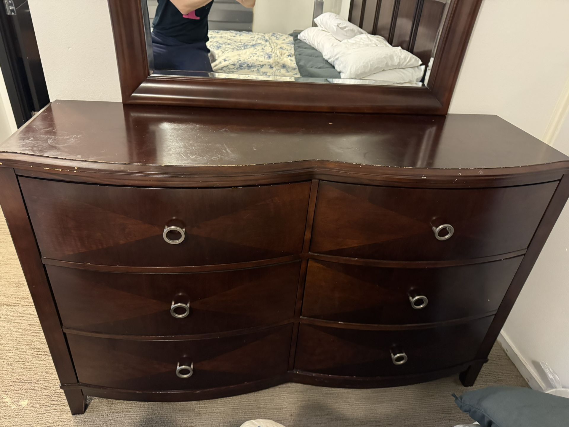 [PENDING PICKUP] Free Dresser for Sale in Seattle, WA OfferUp