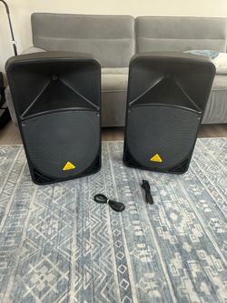 Behringer B115D Powered Speakers Pair with Power Cables