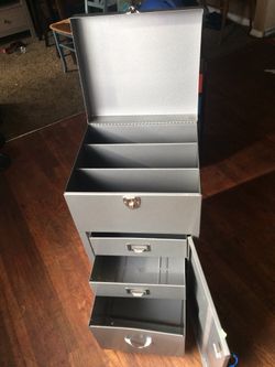 Cabinet (metal )Storagr w. Ke