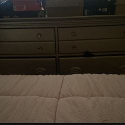 Queen Size Bedroom Set