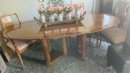 Tiger Oak Dining Room Table With Leaf and 2 Captain Chairs And 4 Chairs