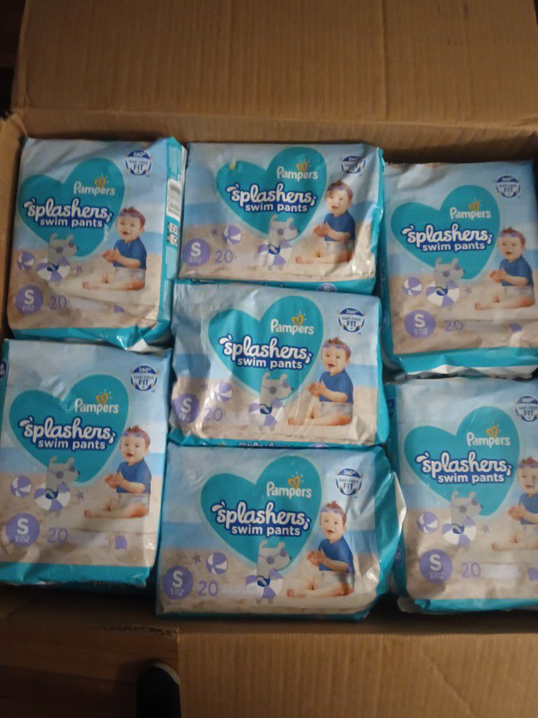 18 Packages Of Pampers Splasher.