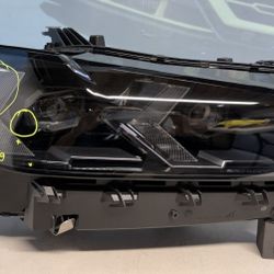 2024-2025 BMW X5, X6 RIGHT LED HEADLIGHT 