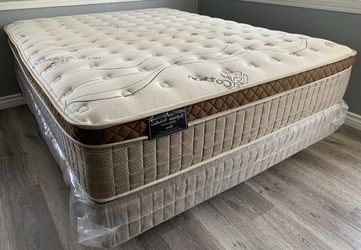 Queen Organic Cloud Edition Europillow Top 12inch Mattress And Boxspring!!