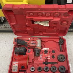 Milwaukee M18 FORCE LOGIC Knockout Tool Kit,(2676-72)