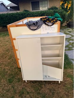 🛑 FREE Curb Alert! Furniture, Storage, Backpacks & Books