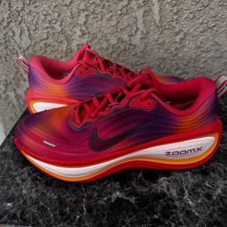 Nike Vomero Plus SE ‘Ember Glow’ (IH2091-800) Size: 12W/ 10.5M NEW