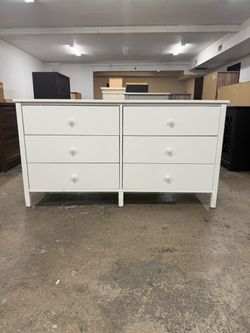 Nice White 6 Drawer Dresser with Safety Lock Mechanism