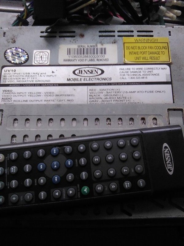 A Jensen Uv-10 Phase L I N E A R Series It Has DVD IPod Bluetooth CD Radio
