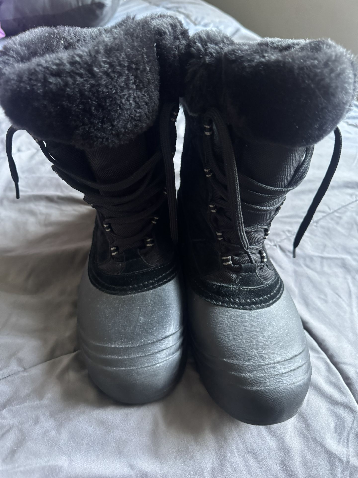 Men’s Columbia Snow Boots  Size 10 