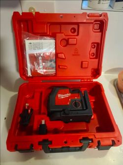 🔥$220 PRICE IS FIRM🔥 Milwaukee REDLITHIUM USB Green Rechargeable Cross Line Laser Level with Charger Cable & user guide.
