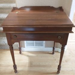 Writing Desk; Vintage Style, Cherry Wood, Wellmade.