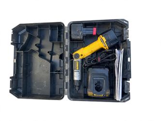 DEWALT DW920K 7.2V Cordless Right Angle Screwdriver Kit - Case + Charger + Battery