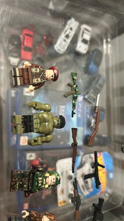 Military Minifigures with Weapons Accessories Set