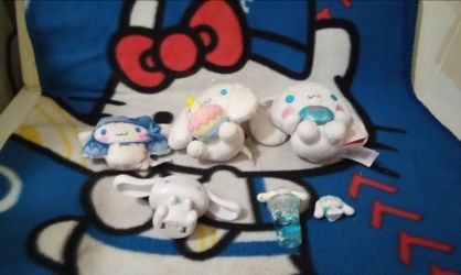 Cinnamon Roll Plushie And Toy Lot Of 6