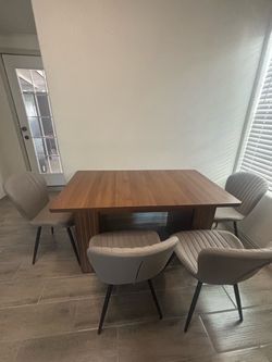 Modern farmhouse dinning table (extendable) and chairs
