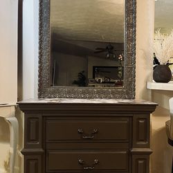 Dresser With Mirror
