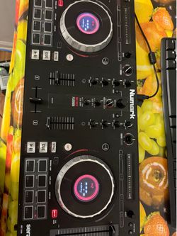 Numark Mixtrack Platinum