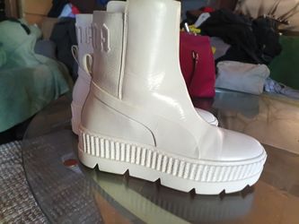 New women's puma boots size 7 1/2
