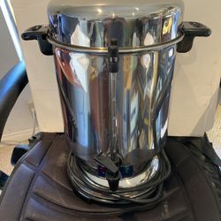 DeLonghi Coffee Urn / Maker. 60 Cup Deluxe Stainless Steel. New In Box