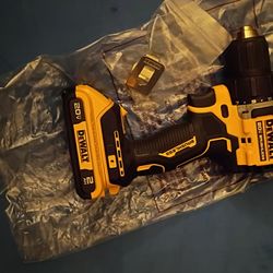 DeWalt atomic brushless drill with battery
