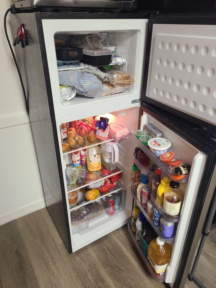 Small Refrigerator/ freezer