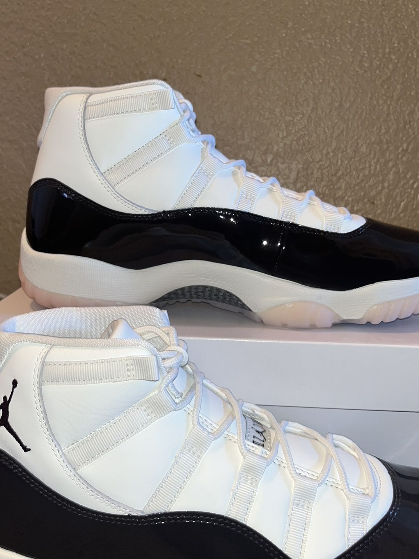 Womens Jordan 11s Neapolitan