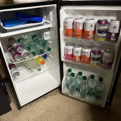 Small Fridge. Great For Garage Or Dorm!