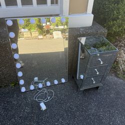 Hollywood Vanity Mirror And Mirrored Makeup Drawers 